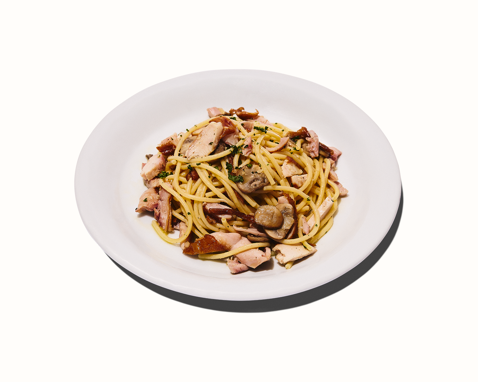 香るスモークチキンときのこのペペロンチーノ